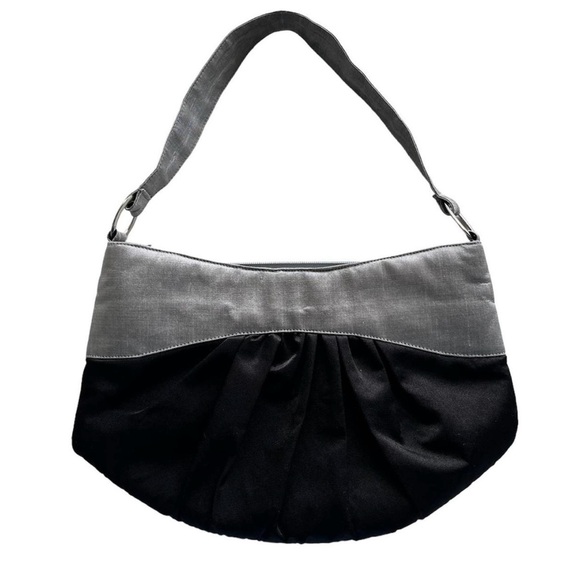 Silver and Black Satin Baguette Bag by Jak’s with flower embroidery details - Picture 4 of 6